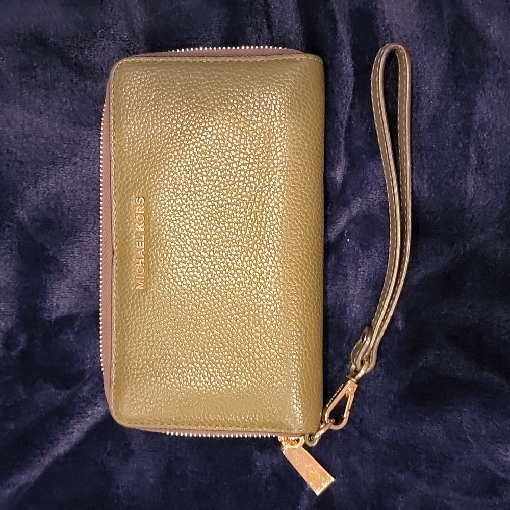 Wristlet